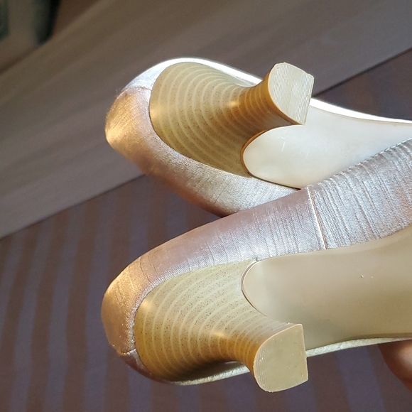 Ladies Jellypop heels, size 9, gold fabric, low heel - Picture 8 of 12